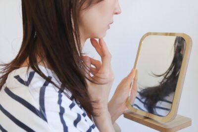マウスピース矯正のアタッチメントとは？後悔しないための完全ガイドのアイキャッチ画像