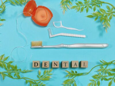 歯間ブラシとフロスはどっちを選ぶべき？歯科医師が違いとあなたに合う選び方を徹底解説のアイキャッチ画像