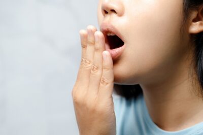 女性の口臭の悩みはこれで解決！原因と対策を知って自信を持とうのアイキャッチ画像