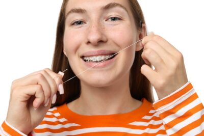 矯正中のフロスが「できない!」と悩む方へ、ワイヤーありでも簡単なやり方とコツのアイキャッチ画像